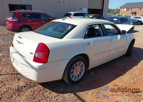 2010 Chrysler 300 Touring/Signature Series/Executive Series from USA, damaged, VIN 2C3CA5CVXAH241628